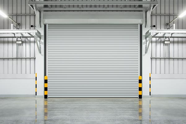 ¿La persiana enrollable está hecha de hierro o aluminio?