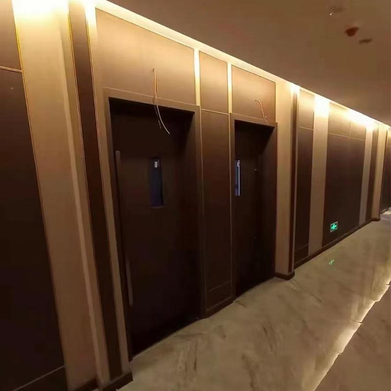 Puerta ignífuga de madera de la habitación del hotel